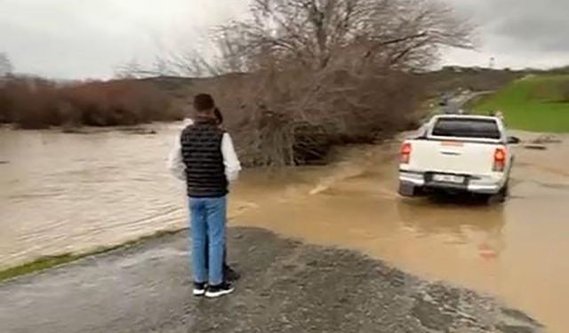 Diyarbakır'da şiddetli yağış: Köye ulaşım kesildi, bazı vatandaşlar mahsur kaldı