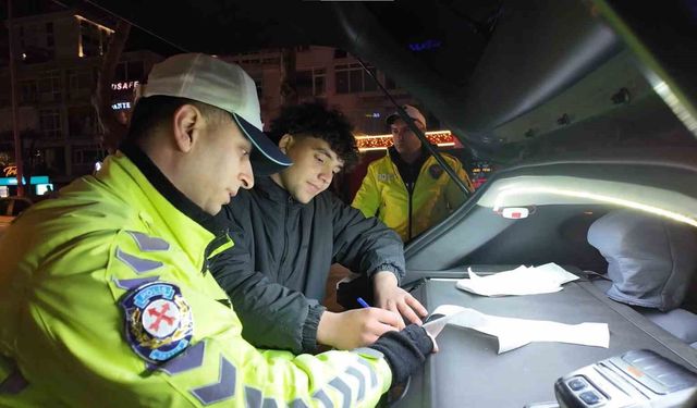 Egzoz sistemi mevzuata aykırı araç 30 gün trafikten men edildi