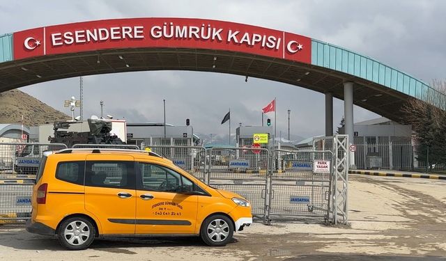 Esendere Sınır Kapısı'nda sessiz bekleyiş sürüyor