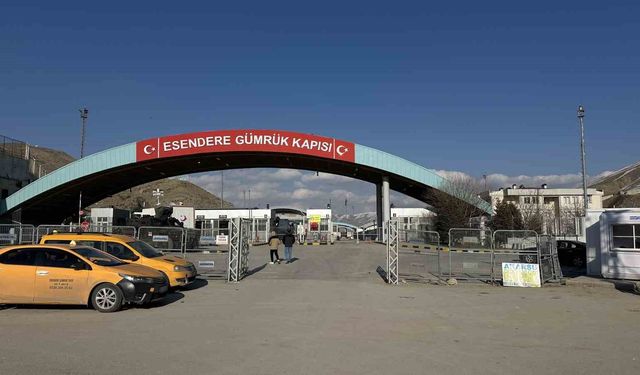 Esendere Sınır Kapısı'nda sessiz bekleyiş