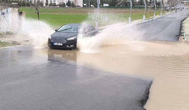 Gercüş'te şiddetli yağış ve fırtına