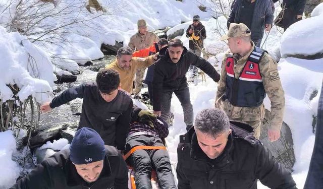 Kayıp vatandaş donmak üzereyken Hasköy dağlarında bulundu