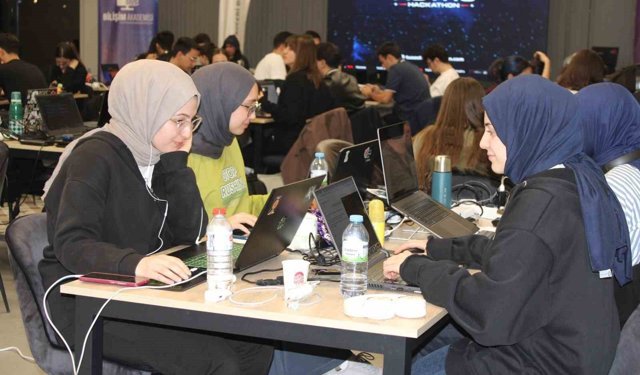 Kayseri'de gençleri uzayla buluşturan TUA Astro Hackathon Yarışması başladı