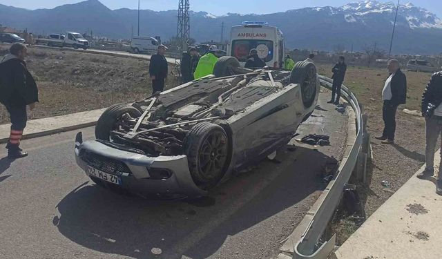 Konya'da kontrolden çıkan otomobil takla attı: 4 yaralı