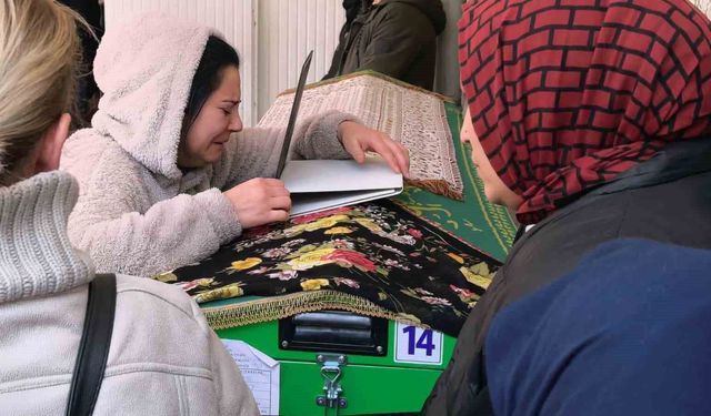 Küçük Öykü, gözyaşları arasında toprağa verildi