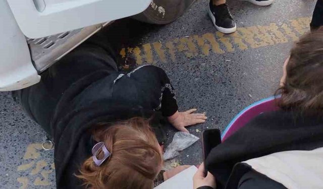 Küçükçekmece'de tırın çarptığı kadın yaralandı: Kaza anı kamerada