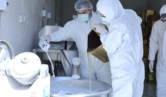 Mardin Büyükşehir Belediyesi'nden üreticilere 10 ton arı keki dağıtımı