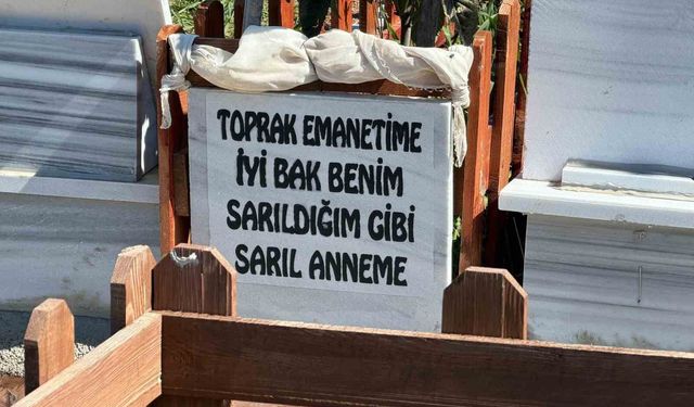 Mezar taşlarındaki her bir yazı hüzne boğuyor