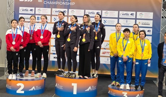 Özel sporculardan tarihi zafer