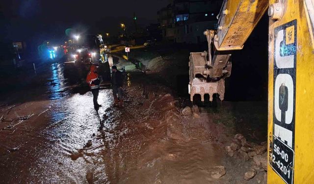Siirt Valiliği: 'Kurtalan'da sel ve taşkınlara 21 araç ve 59 personel ile müdahale edildi'