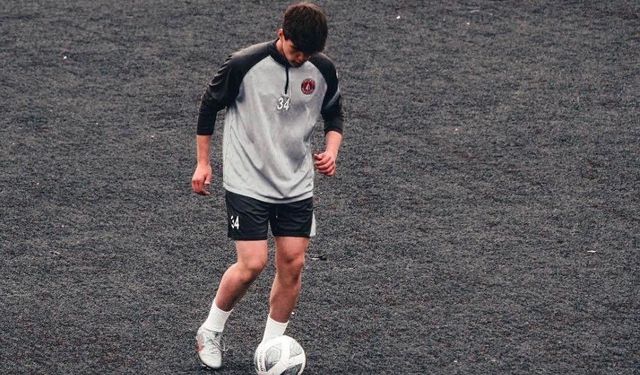 Ümraniye'de çakarlı araçla silahlı saldırı: 21 yaşındaki genç futbolcu hayatını kaybetti