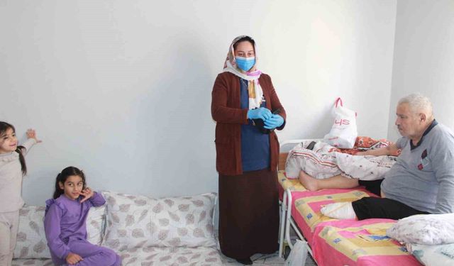 Vefakar gelin, 10 yıldır ayağı olmayan yatalak kayınpederine bakıyor