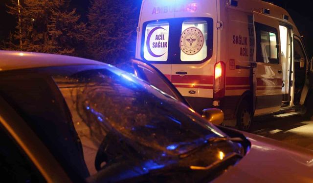 Yolun karşısına geçerken otomobilin çarptığı yaya yaralandı