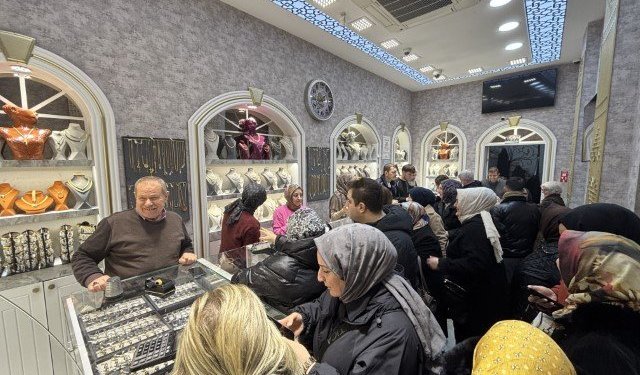 Fiyat Düşüşü Talebi Artırdı, Kuyumcularda Kuyruklar Oluştu