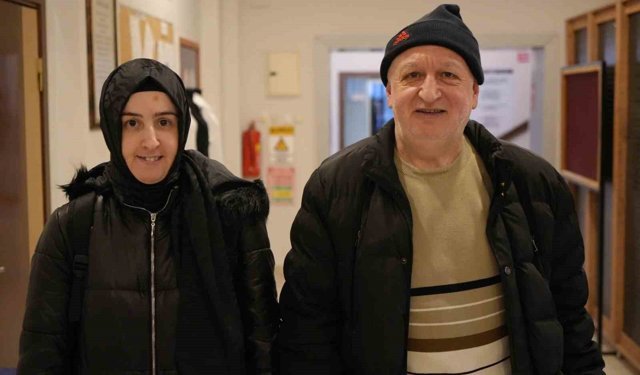 56 yaşında okuma-yazma öğrenen baba ile kızının azmi