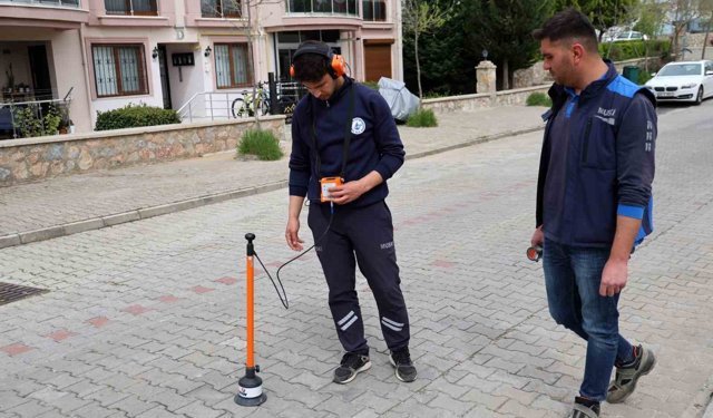 Altın değil, su kaçağı arıyorlar