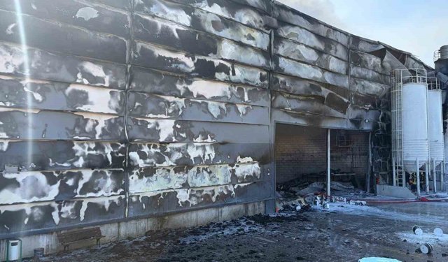 Ankara'da boya fabrikasında yangın