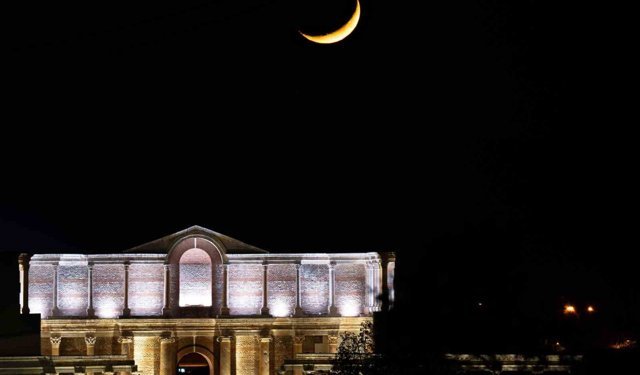 Antik kentte görsel şölen: Hilal, Gymnasium ile aynı karede