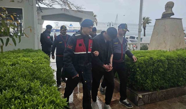 Araçlara dadanan hırsızlar, 35 kamera incelenerek yakalandı