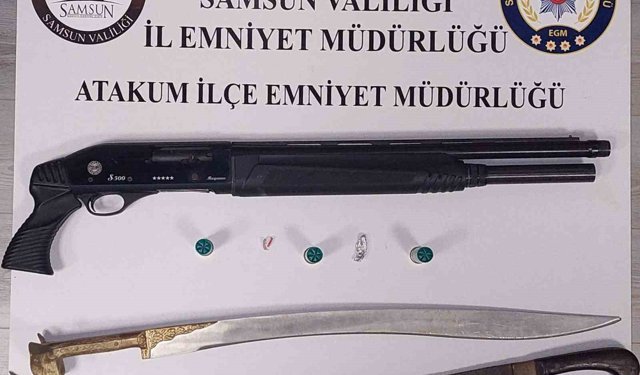 Atakum'da ruhsatsız silah ve kılıç ele geçirildi