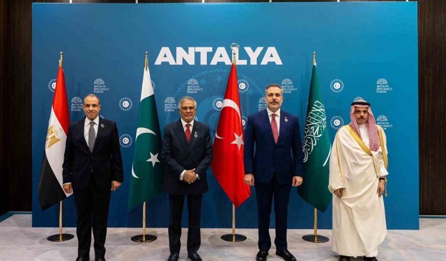 Bakan Fidan, Türkiye-Mısır-Pakistan-Suudi Arabistan Dışişleri Bakanları Toplantısı'na ev sahipliği yaptı