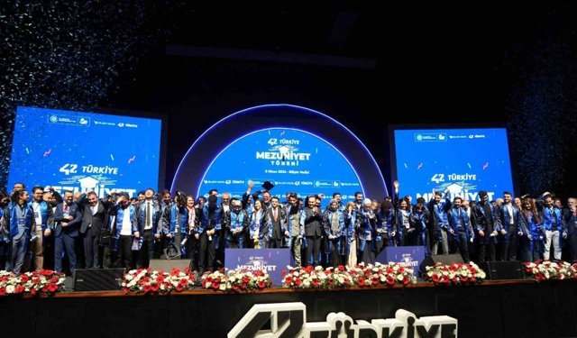 Bakan Kacır, yeni nesil 407 yazılımcı gencin heyecanını paylaştı