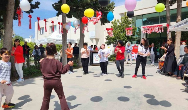 Bodrum'da özel çocuklar sahnede alkış aldı