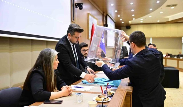 Büyükşehir'in başkanvekili 61 oyla Şahin Biba oldu
