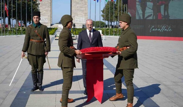 Çanakkale Kara Savaşları'nın 111. yıl dönümü etkinlikleri Şehitler Abidesi'nde törenle başladı