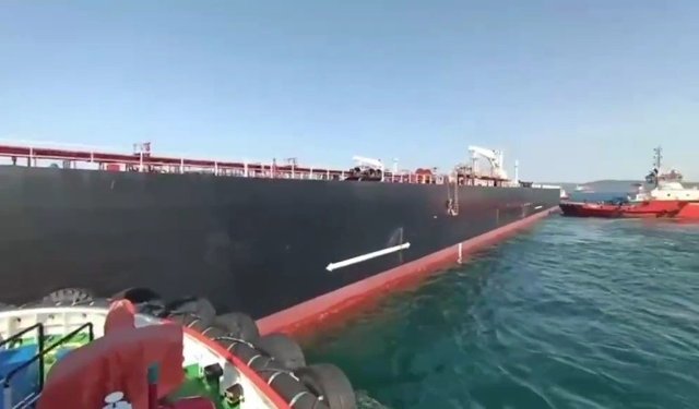 Çanakkale'de sürüklenen tanker demirletildi