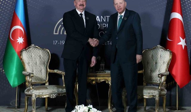Cumhurbaşkanı Erdoğan, Azerbaycan Cumhurbaşkanı Aliyev ile bir araya geldi