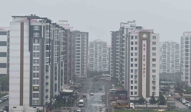 Diyarbakır'da olumsuz hava şartları uçak seferlerini iptal ettirdi