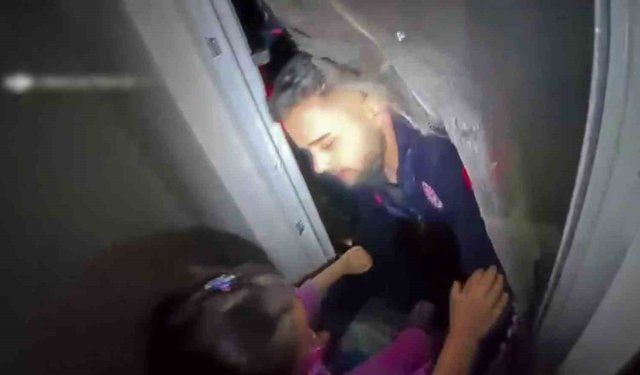 Evlerinde mahsur kalan vatandaşları AFAD kurtardı