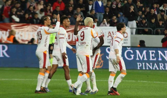 Galatasaray, Fenerbahçe ile puan farkını 4'e çıkardı