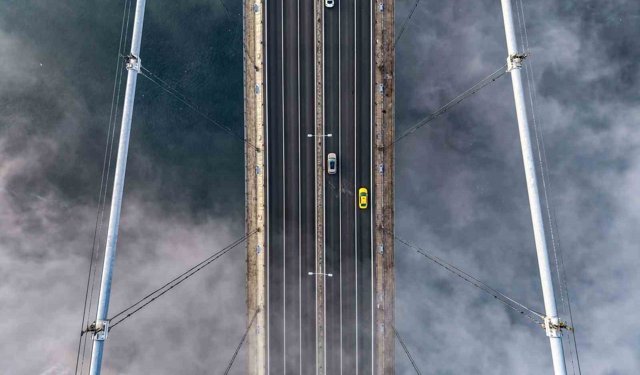 İstanbul'daki yoğun sis Boğaz'da görsel şölen oluşturdu