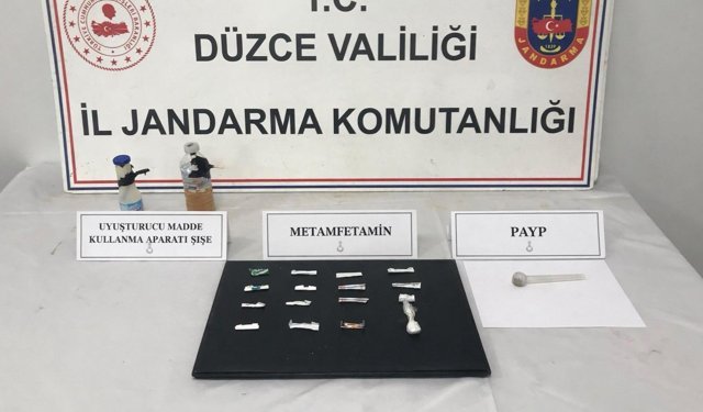 İstanbul'dan aldığı uyuşturucu maddeleri Düzce'de satacağı öğrenilen şahıs yakalandı