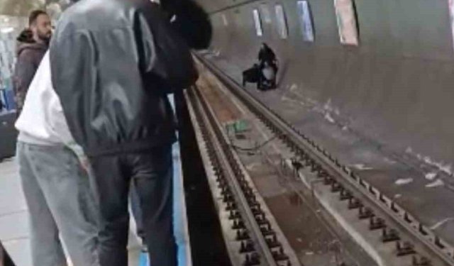 Kadıköy metro istasyonunda intihar girişimi vatandaşlar tarafından engellendi