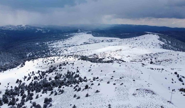 Kar manzarası için 2 bin 77 metreye çıkıyorlar