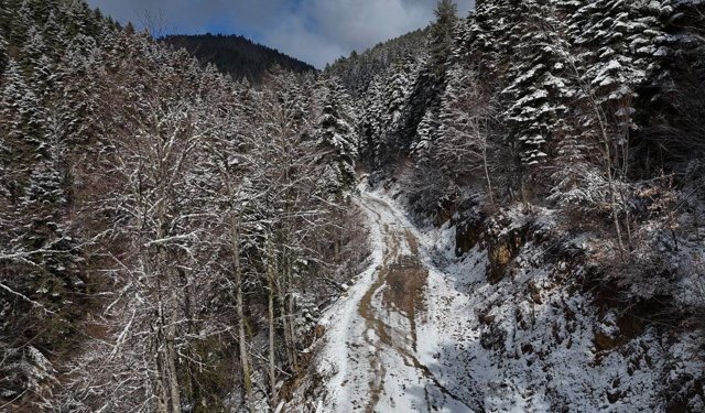 Karabük'ün beyaza bürünen yüksek kesimleri dronla görüntülendi