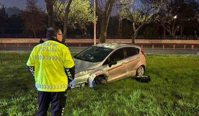 Kayseri'de kaza yapan sürücü otomobilini bırakıp kaçtı