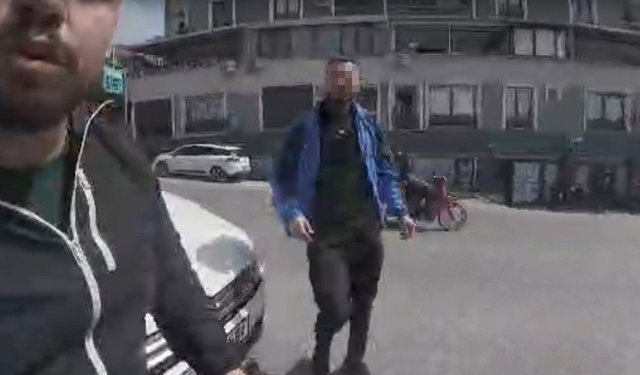 Korna çaldı, darp edildi: Trafik magandaları kameraya yansıdı