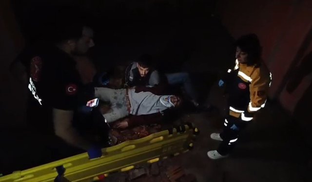 Merdivenlerden yuvarlanan işçi yaralandı