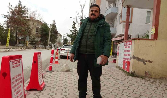 'Mülküm' diyerek kaldırımı dubalarla kapattı