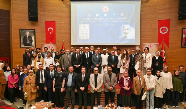 Prof. Dr. Ahmet Hamdi Topal: 'Akif toplumu etkileyen büyük krizler karşısında cesareti öne çıkarmıştır'