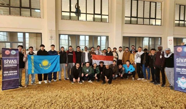 Sivas'ta eğitim gören uluslararası üniversite öğrencileri, Türk Dünyası Gençlik Kampı'nda bir araya geldi