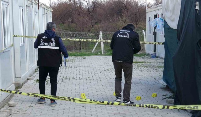 Tartıştığı dini nikahlı eşi ile bacanağına kurşun yağdırdı