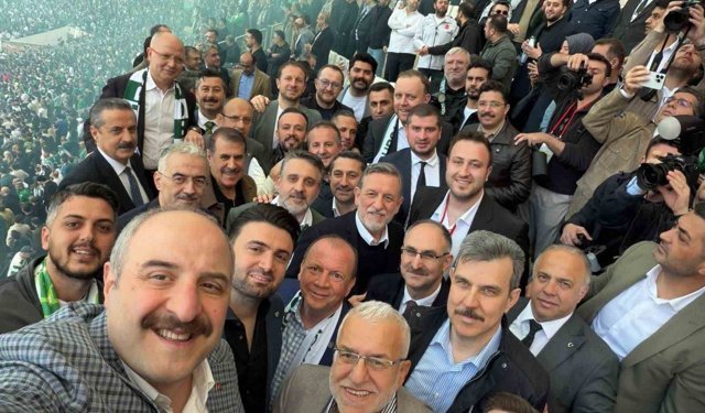 TBMM Komisyon Başkanı Mustafa Varank Varank, Bursa protokolüyle şampiyonluğu kutladı