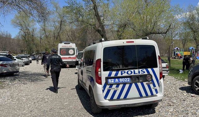 Tunceli'de boğulma tehlikesi geçiren çocuğu vatandaşlar kurtardı