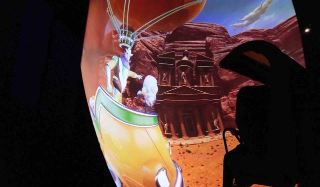 Türkiye'de ilk: Uçan sinema vatandaşların ayağını yerden kesti