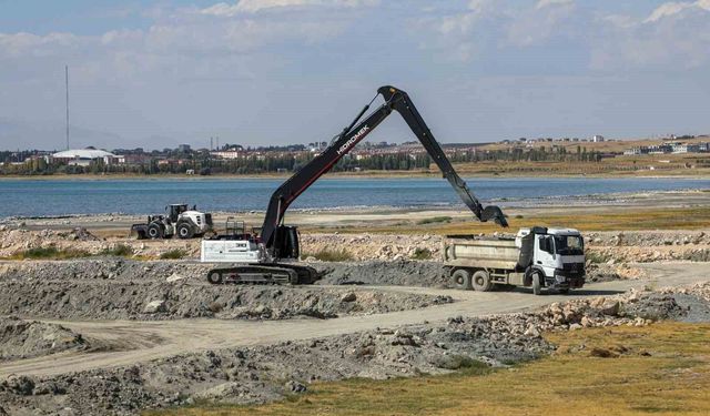 Van Gölü'nde 2 milyon 86 bin metreküp dip çamuru temizlendi